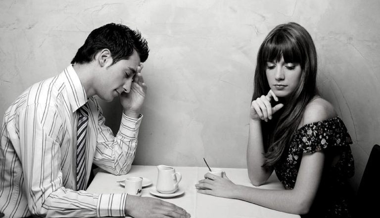 O que significa, do ponto de vista da psicologia, quando uma pessoa desvia o olhar durante uma conversa