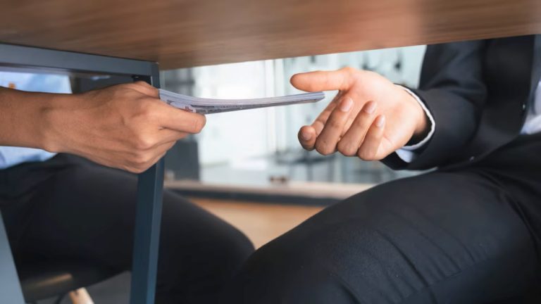 Confirmada a instauração de processo criminal contra oito pessoas, incluindo seis advogados, acusadas de fraude contra companhias de seguros