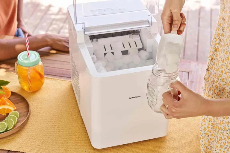 Ter uma máquina de gelo em casa é mais útil e rentável do que parece: assim pode aproveitá-la