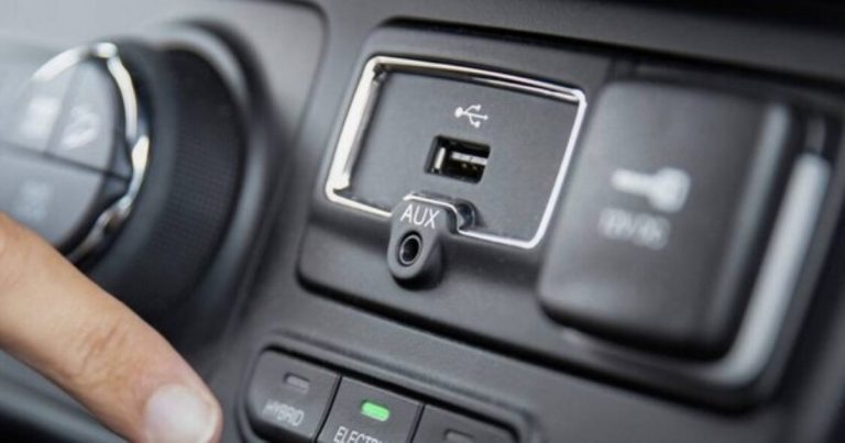 Tudo o que se pode fazer (e não se sabia) com a porta USB do carro