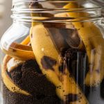 Para que e por que é recomendável misturar casca de banana com café