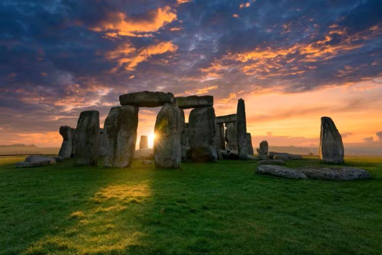 Reviravolta arqueológica: descoberto como Stonehenge foi construído