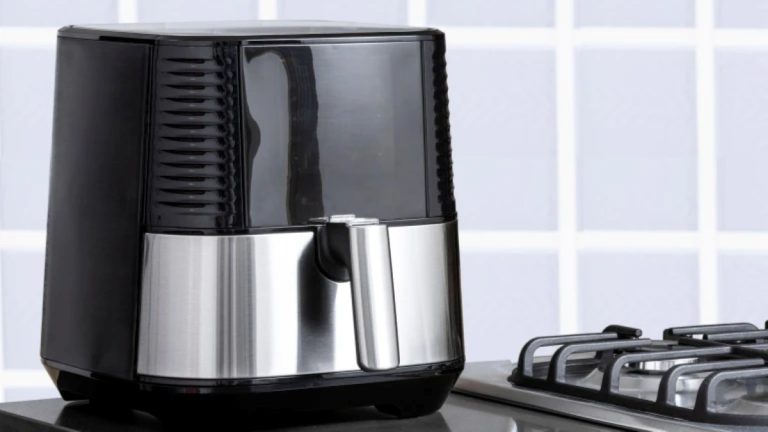 O segredo para limpar a fritadeira de gordura sem esforço e deixá-la com um aspeto impecável