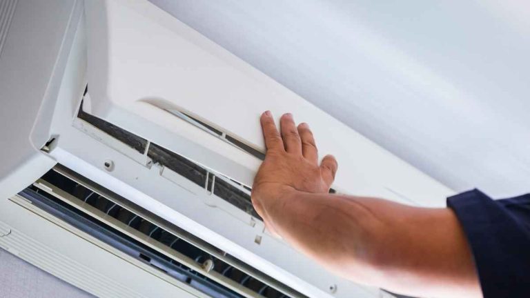 Um especialista em ar condicionado calculou que usar o ar condicionado durante dez horas por dia no verão custa menos de dois euros por dia em energia elétrica