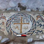 Um mosaico encontrado em Israel pode revelar a existência do lar de idosos mais antigo encontrado até hoje