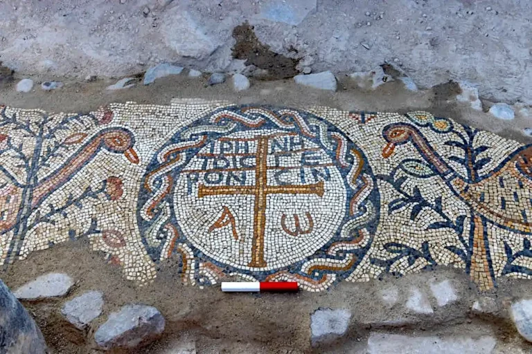 Um mosaico encontrado em Israel pode revelar a existência do lar de idosos mais antigo encontrado até hoje