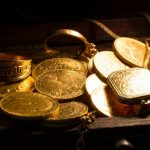Arqueólogos não acreditam: estudante encontra tesouro de ouro durante sua primeira escavação e em apenas 90 minutos