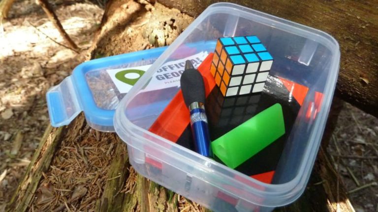 25 anos de Geocaching, o jogo mundial de «caça ao tesouro» que conta com mais de 3 milhões de participantes