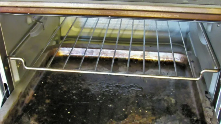 Truque caseiro infalível: 2 dicas para limpar o forno sem esforço