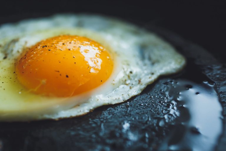 Nem na frigideira nem na panela: só precisa disto para cozinhar ovos