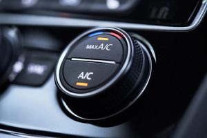 Juan José, mecânico, adverte: «Se é daqueles que desliga o carro quando o ar condicionado está ligado…»