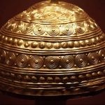 Um pescador galego encontrou o «elmo de Leiro»: um objeto de ouro da Idade do Bronze que intriga os especialistas