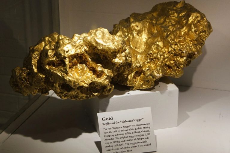 Em 1869, foi descoberta a maior pepita de ouro do mundo: agora, os seus herdeiros vendem-na por um preço ridículo