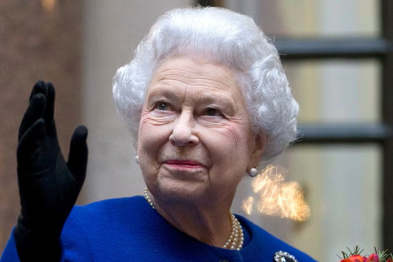 Milhares por um retrato de Isabel II: as razões por trás do furor pelas moedas comemorativas britânicas
