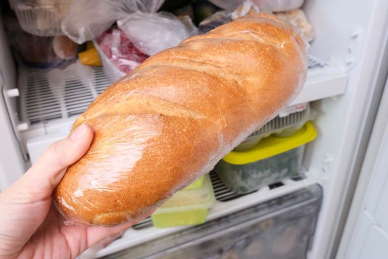 Colocar o pão no congelador: o erro que todos cometemos e que favorece o crescimento de bactérias