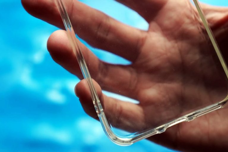 Sem lixívia nem limão: o truque simples para limpar a capa transparente do seu telemóvel amarelada e deixá-la como nova