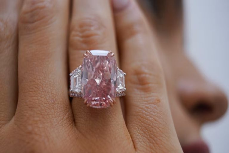 Diamantes rosa: o misterioso fenómeno geológico que os torna as joias mais procuradas do planeta