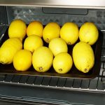Por que é preciso colocar meio limão dentro do forno e para que serve