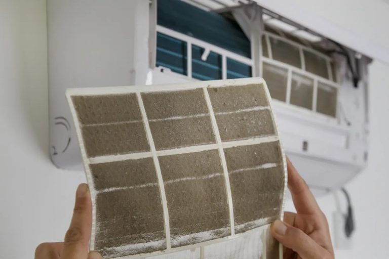 Com que frequência é necessário trocar o filtro do ar condicionado e por que isso é tão importante?