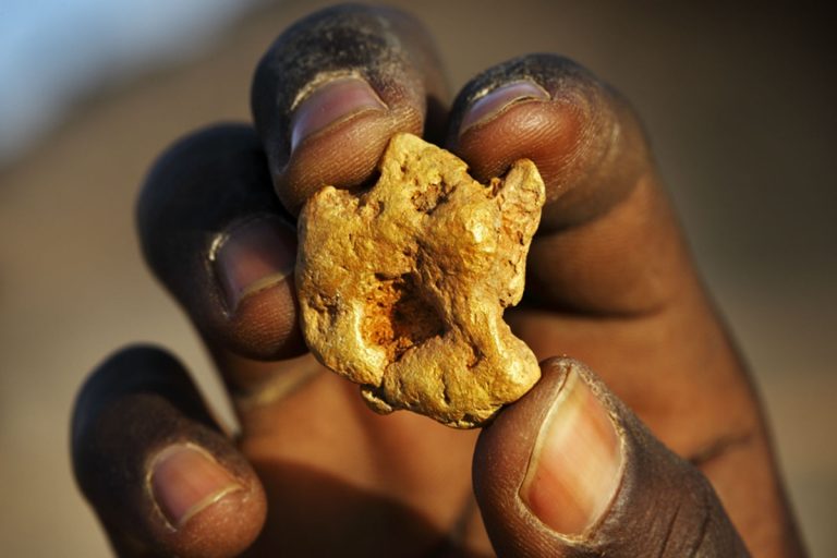 Descoberta sem precedentes. Investigam oficina repleta de ouro e toda a fortuna pertence a esta nação