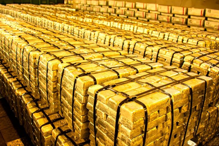 Mais de 100 toneladas de ouro são encontradas em mina escondida e as autoridades batem à porta com um plano