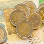 Passageiro é encontrado no aeroporto com 3900 moedas de um euro escondidas na mala