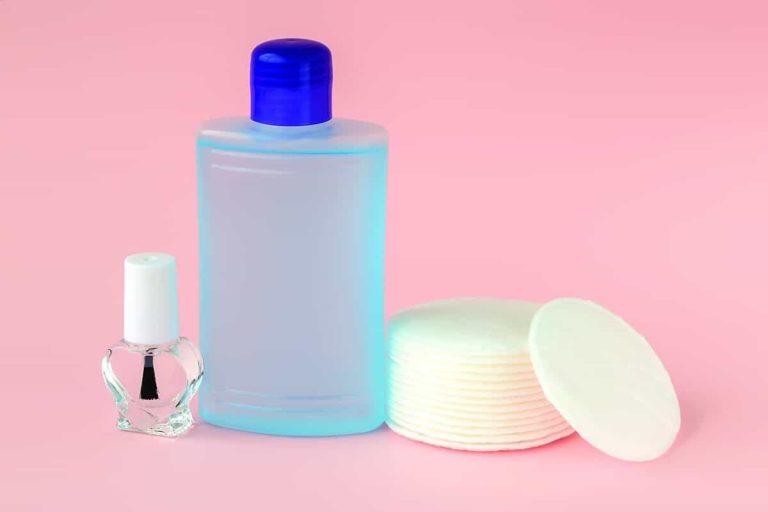 Eu não sabia, mas se reutilizarmos um frasco de removedor de esmalte, podemos fazer esta linda decoração para a casa.