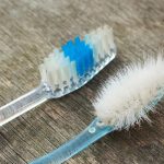 Melissa Maker, especialista em limpeza: «Em vez de gastar dinheiro em diferentes produtos de limpeza, use a sua escova de dentes velha».
