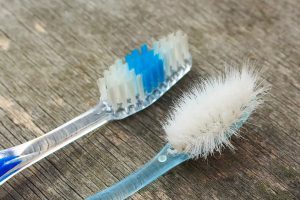 Melissa Maker, especialista em limpeza: «Em vez de gastar dinheiro em diferentes produtos de limpeza, use a sua escova de dentes velha».