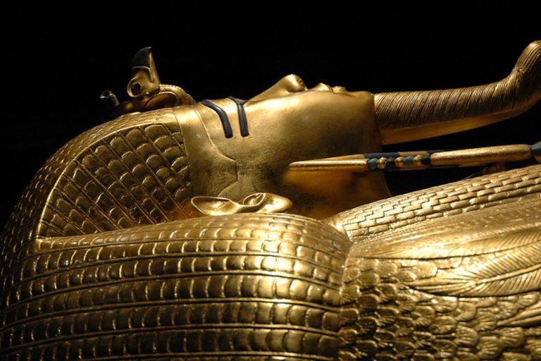 O material extraterrestre que fascinou os antigos egípcios, sumérios e chineses