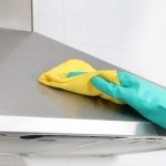 Como limpar profundamente o exaustor da cozinha: o truque da avó para remover a gordura incrustada