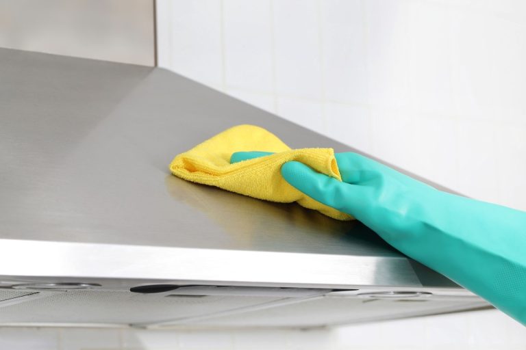 Como limpar profundamente o exaustor da cozinha: o truque da avó para remover a gordura incrustada