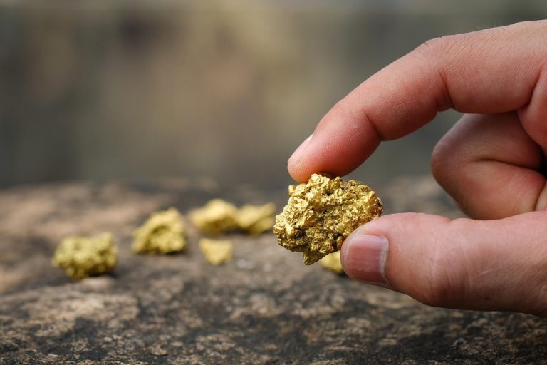 Todos o deitam no lixo, mas contém ouro de 22 quilates que pode valer milhares de dólares