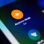 Modo avião para carregar o telemóvel: por que recomendam ativá-lo e quais são as vantagens