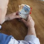 O pensionista não tem vergonha e admite a sua difícil realidade: «É injusto que eu tenha pago contribuições durante 41 anos e agora a minha pensão tenha diminuído».