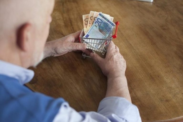 O pensionista não tem vergonha e admite a sua difícil realidade: «É injusto que eu tenha pago contribuições durante 41 anos e agora a minha pensão tenha diminuído».