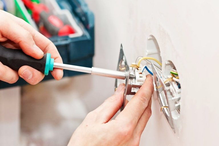 O método prático para instalar novas tomadas em casa sem precisar quebrar paredes ou fazer obras incómodas