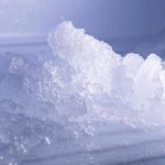 Se acumulou gelo no seu congelador, não se preocupe: basta colocar um alimento e o problema estará resolvido.